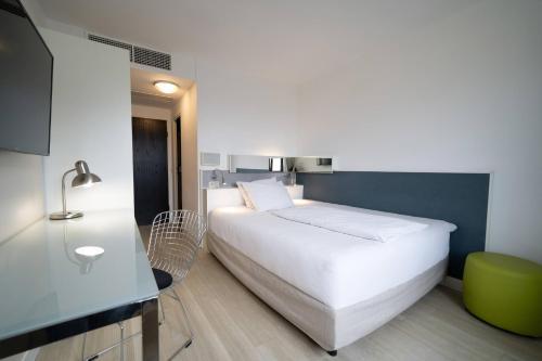 Standard Room,1774421968:JPEG