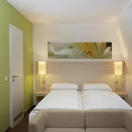 H+ Hotel Muenchen-3